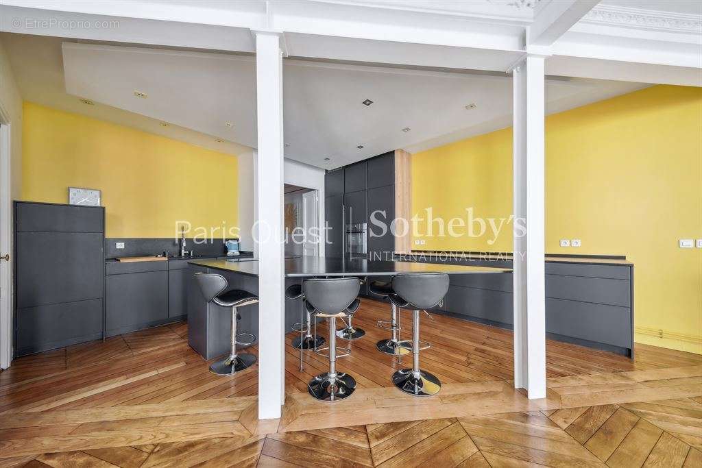 Appartement à PARIS-8E