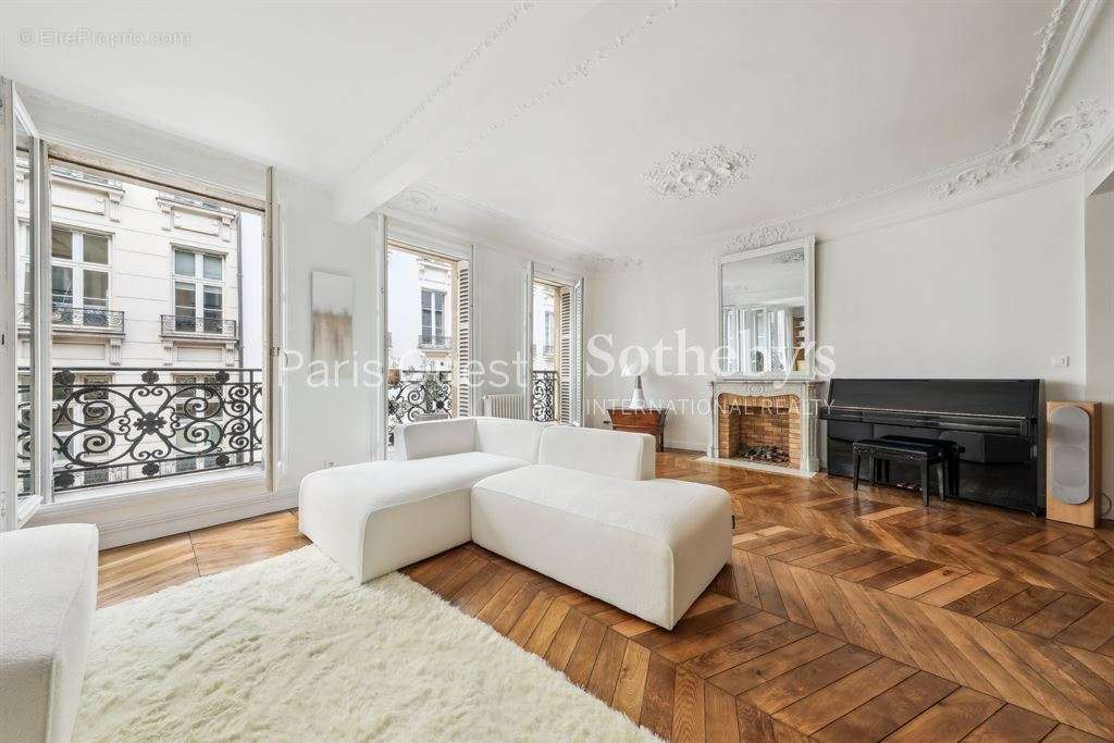 Appartement à PARIS-8E