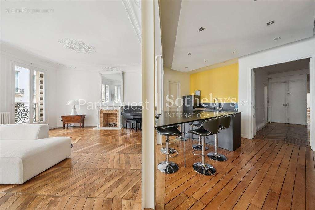 Appartement à PARIS-8E