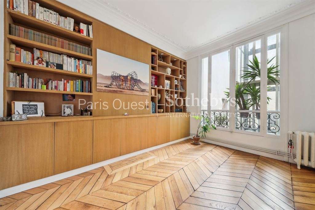 Appartement à PARIS-8E