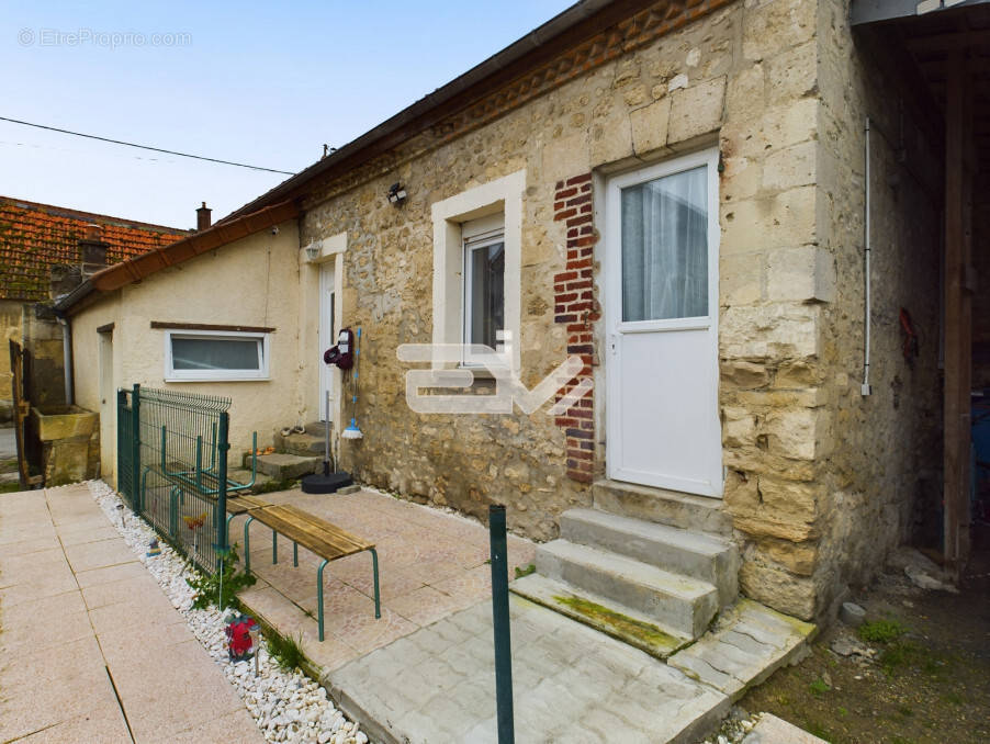 Appartement à LONGUEVAL-BARBONVAL