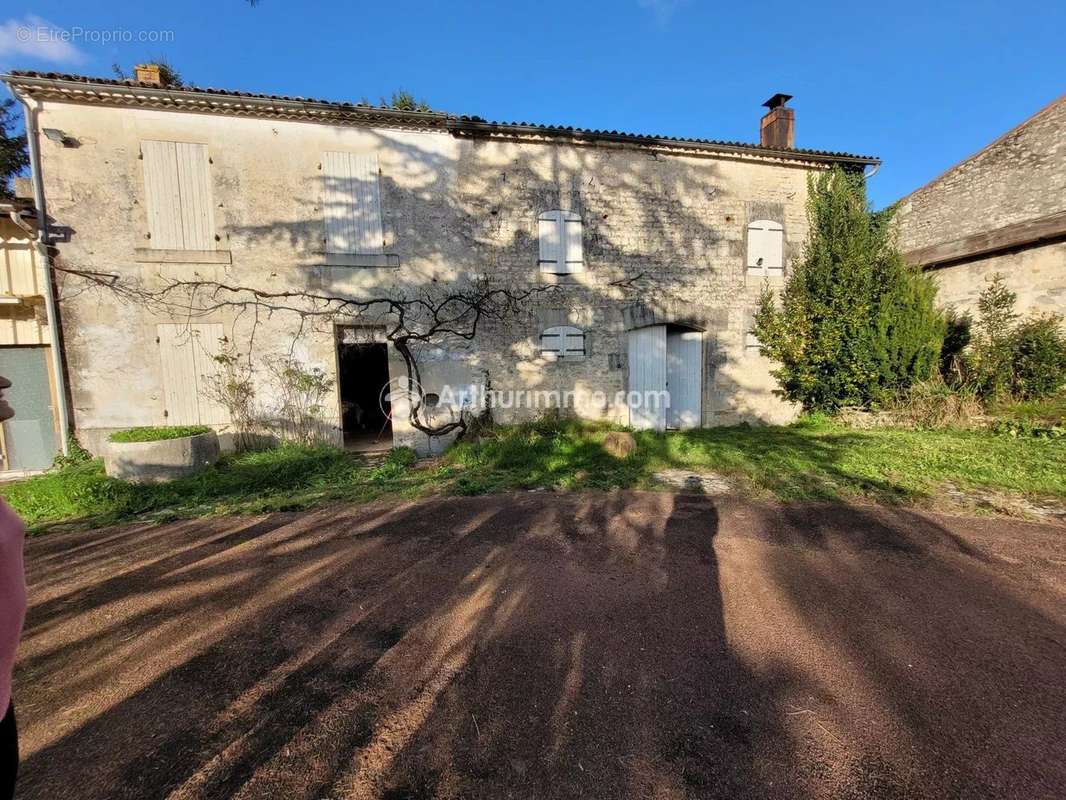 Maison à SAINT-JEAN-D&#039;ANGELY