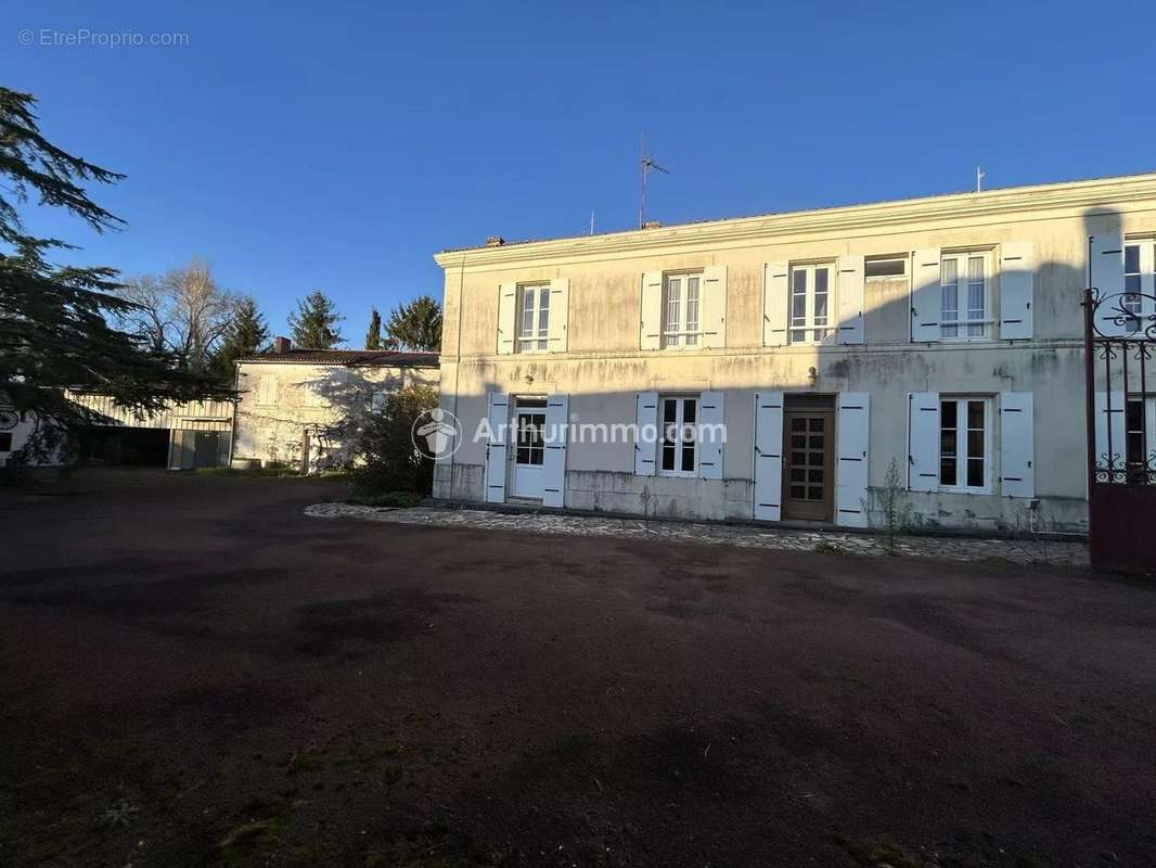 Maison à SAINT-JEAN-D&#039;ANGELY