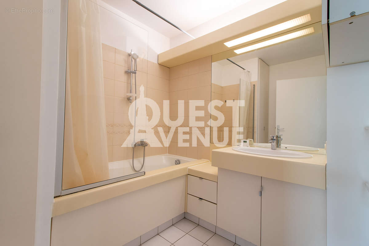 Appartement à COURBEVOIE