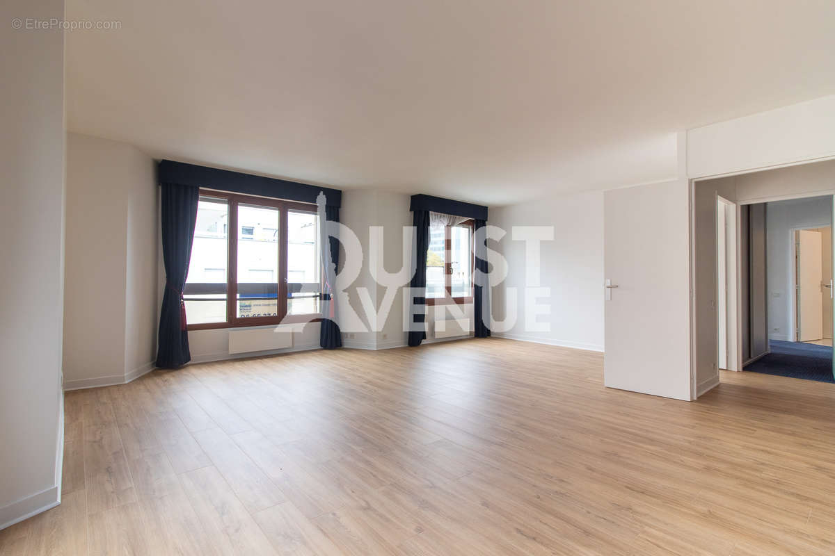 Appartement à COURBEVOIE