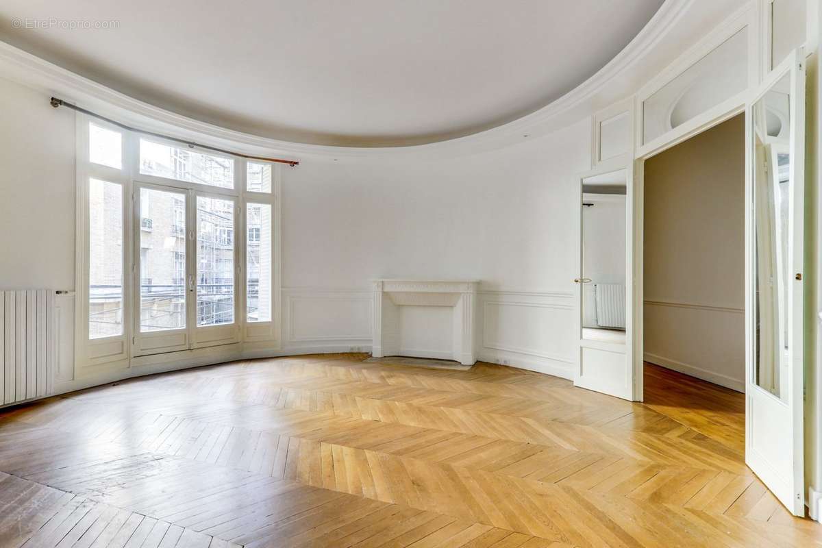 Appartement à PARIS-8E