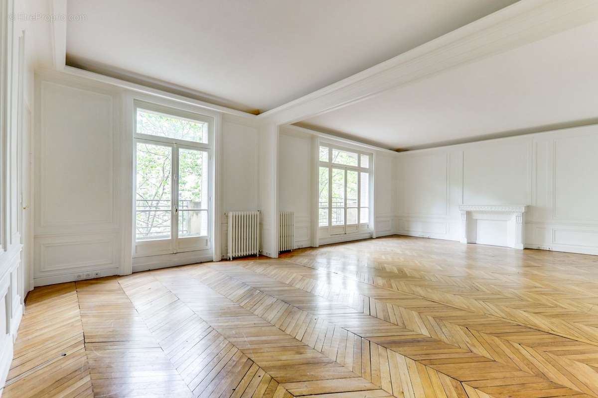 Appartement à PARIS-8E