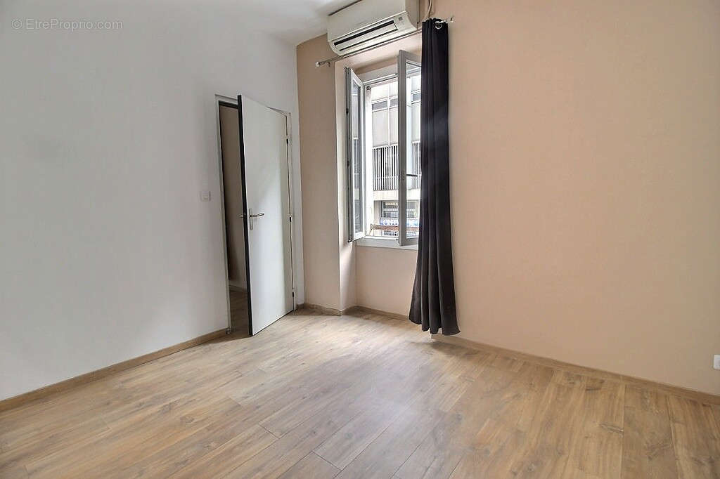 Appartement à MARSEILLE-1E