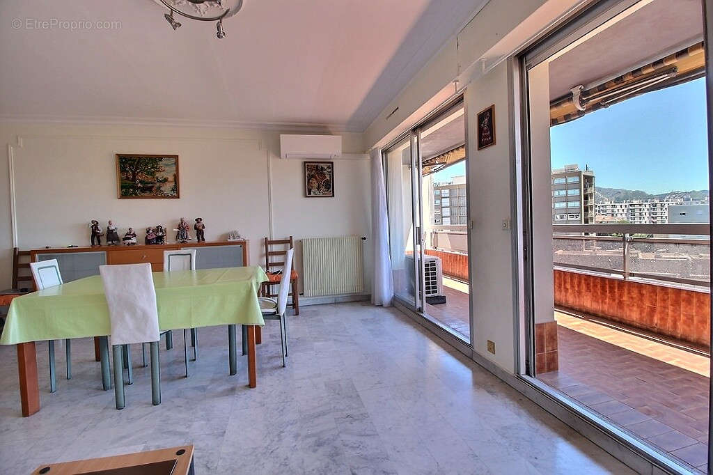 Appartement à MARSEILLE-5E