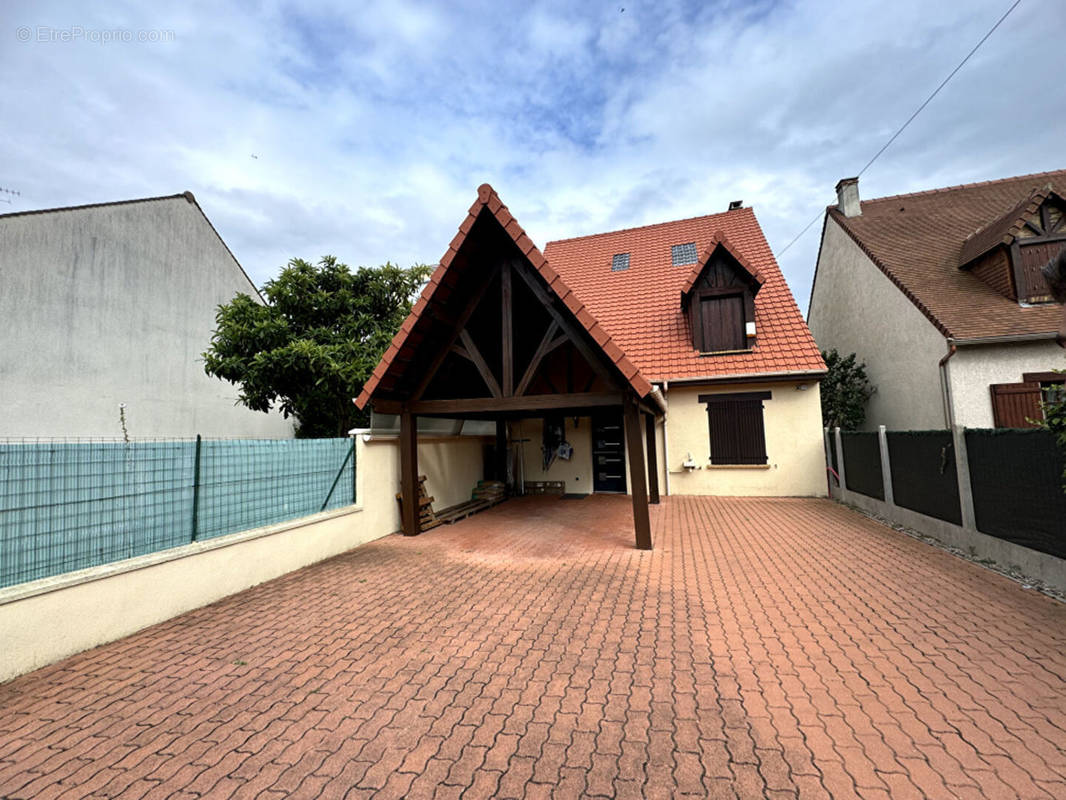 Maison à SARTROUVILLE