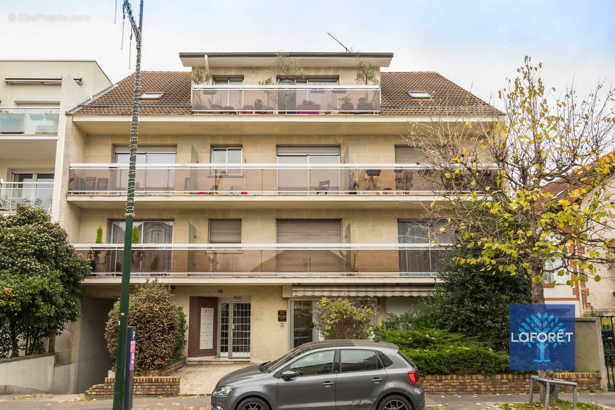 Appartement à LES PAVILLONS-SOUS-BOIS