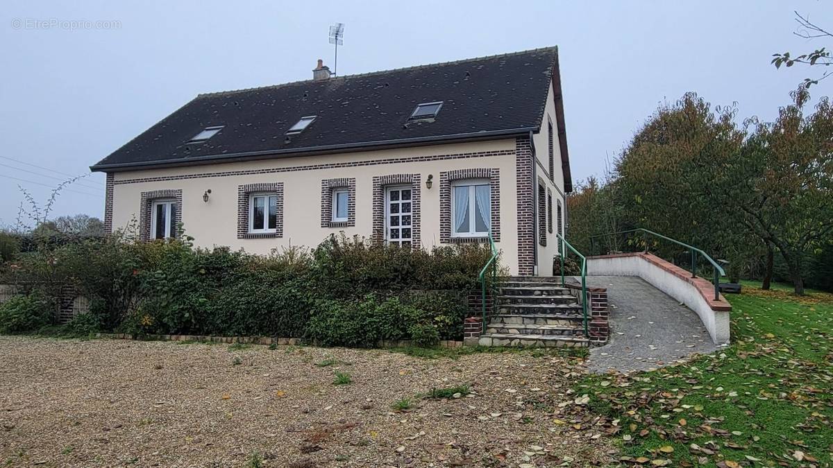 Maison à LE MELE-SUR-SARTHE