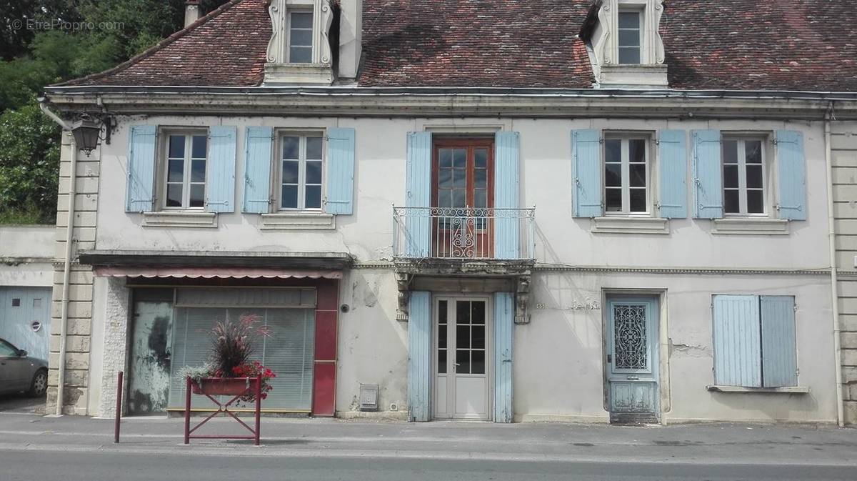 Maison à CREYSSE