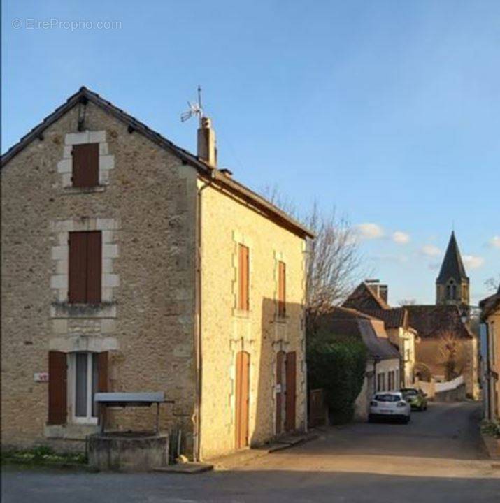 Maison à SAINT-FELIX-DE-VILLADEIX