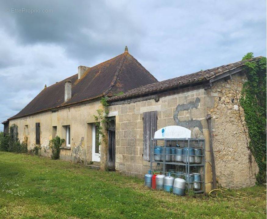 Maison à COURS-DE-PILE