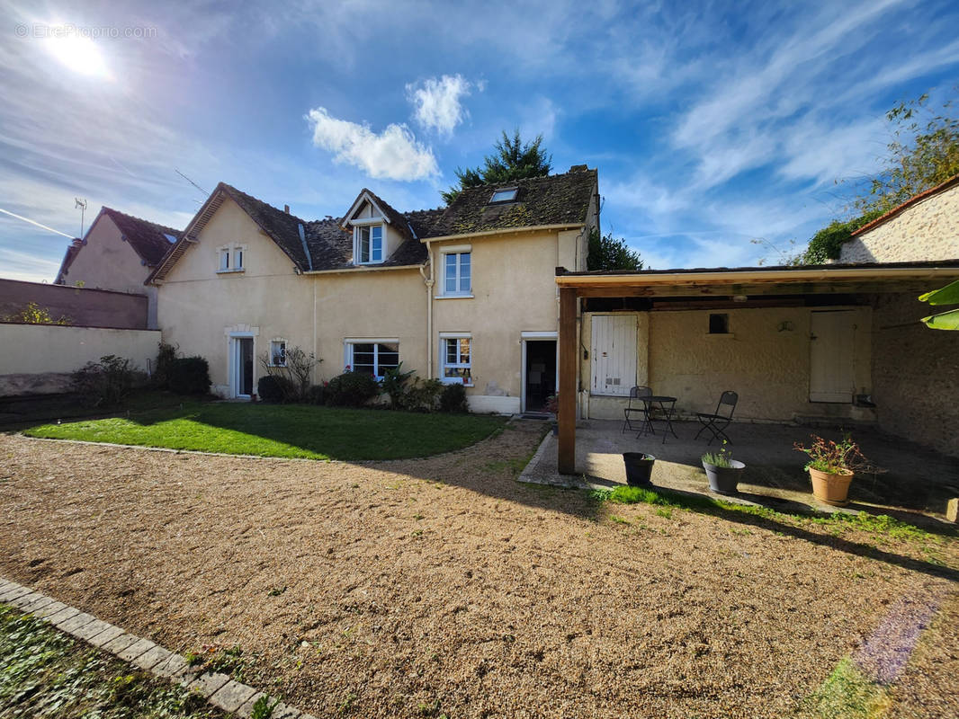 Maison à HOUDAN