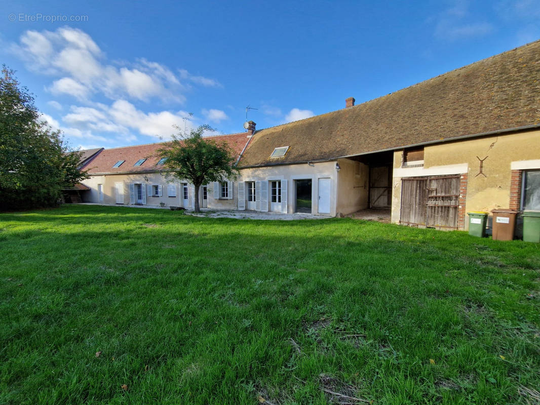 Maison à HOUDAN