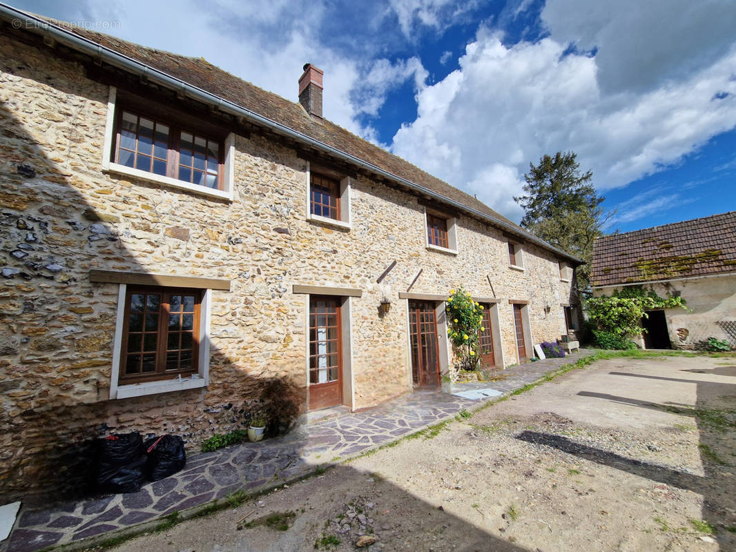 Maison à HOUDAN