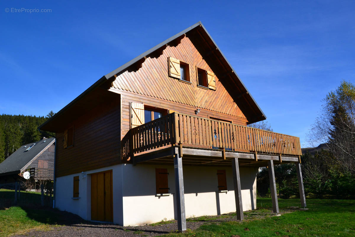 Maison à MURAT-LE-QUAIRE