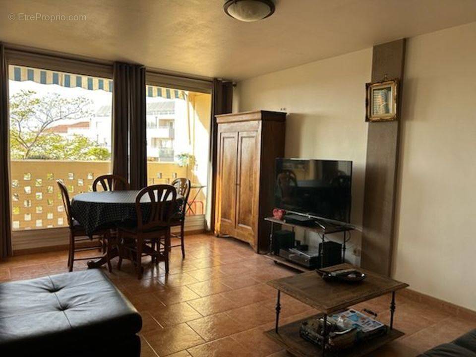 Appartement à MARSEILLE-4E