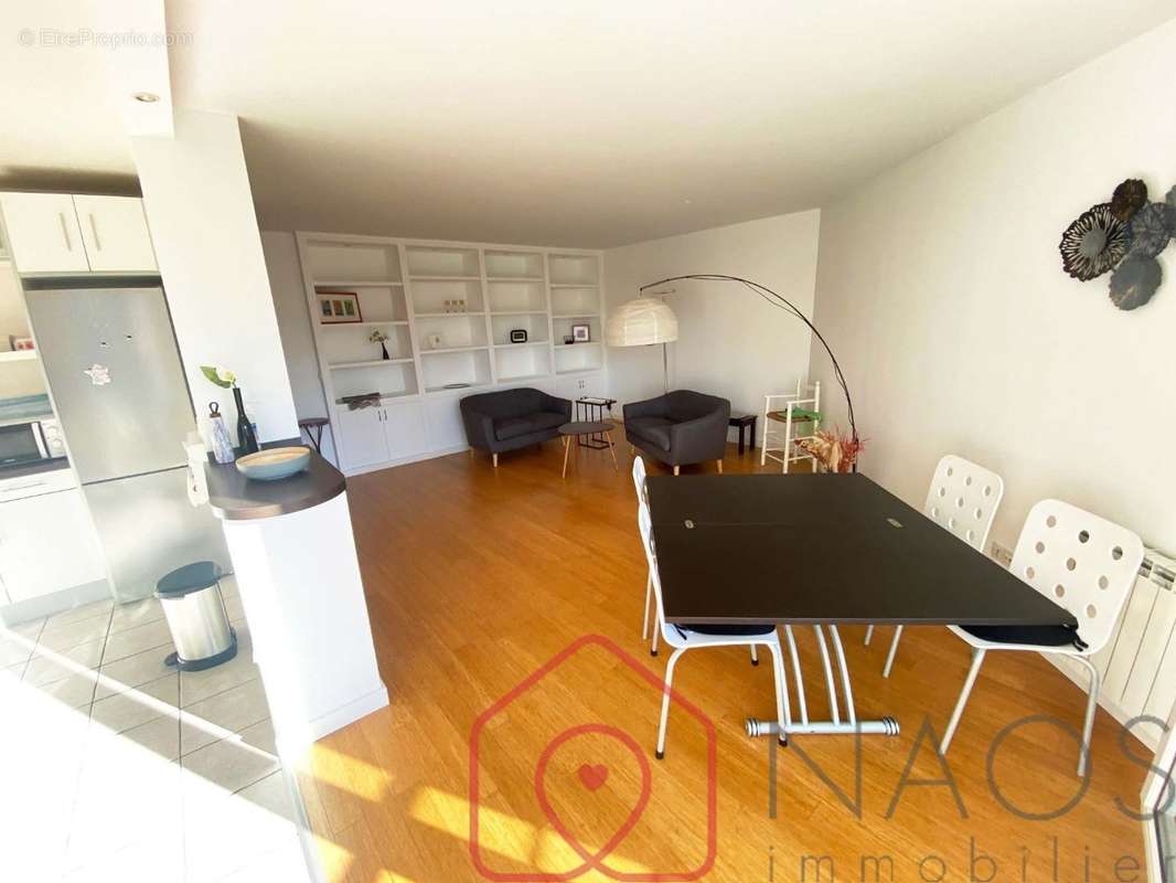 Appartement à COURBEVOIE