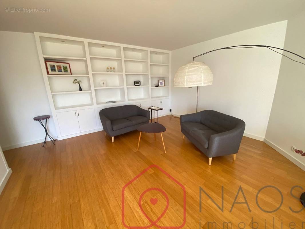 Appartement à COURBEVOIE