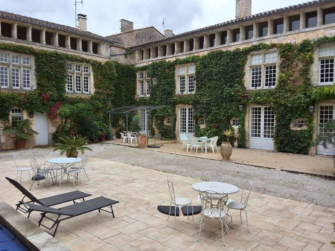 Maison à CHATEAUNEUF-SUR-CHARENTE