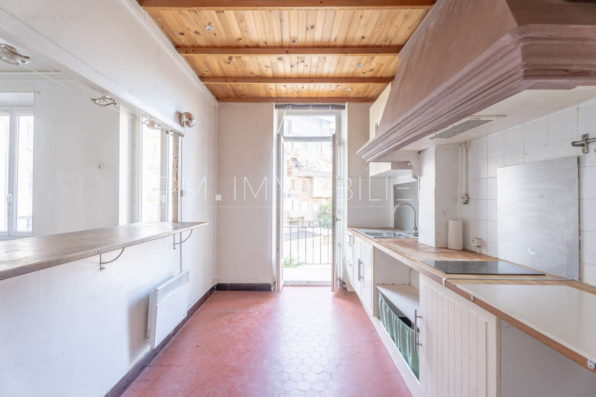 Appartement à MARSEILLE-5E