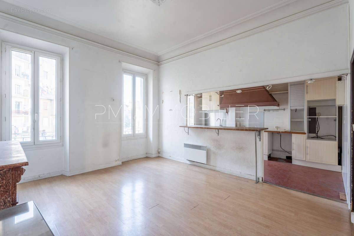 Appartement à MARSEILLE-5E