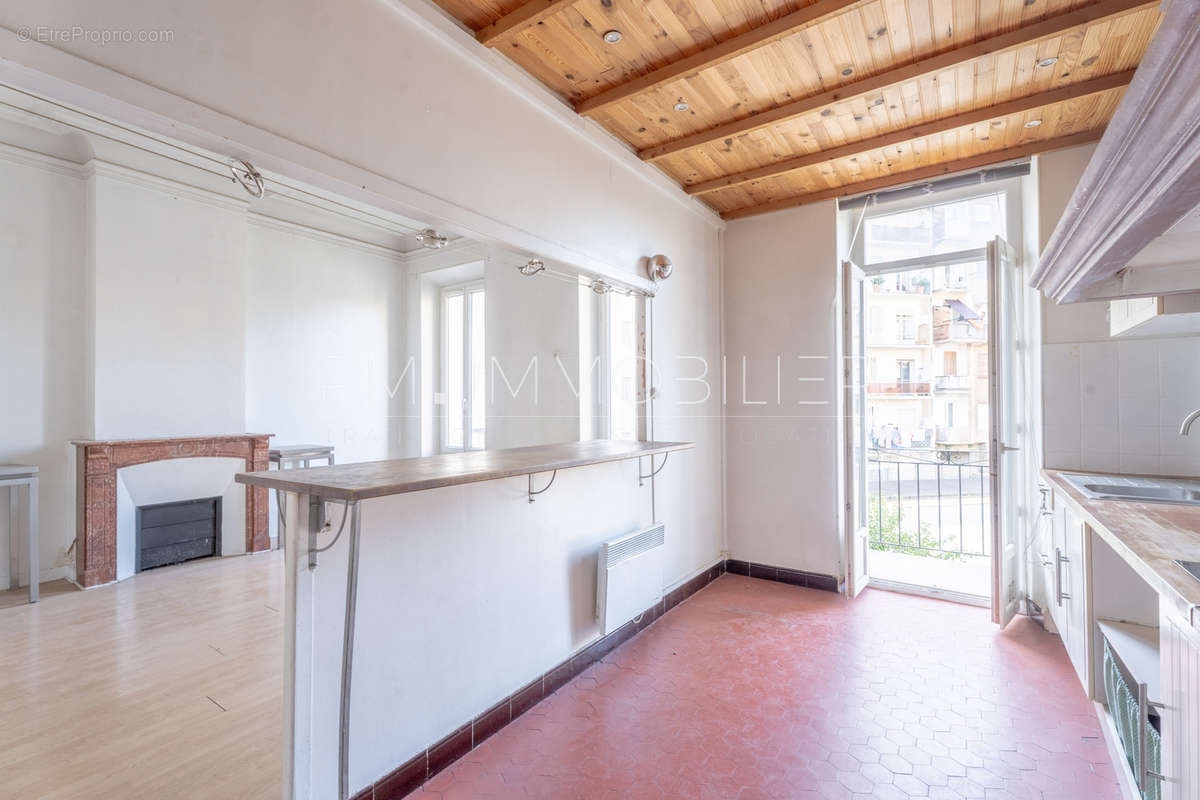 Appartement à MARSEILLE-5E