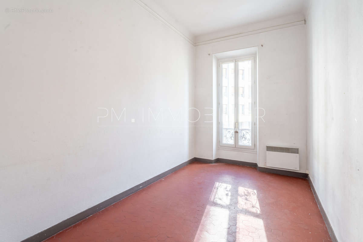 Appartement à MARSEILLE-5E