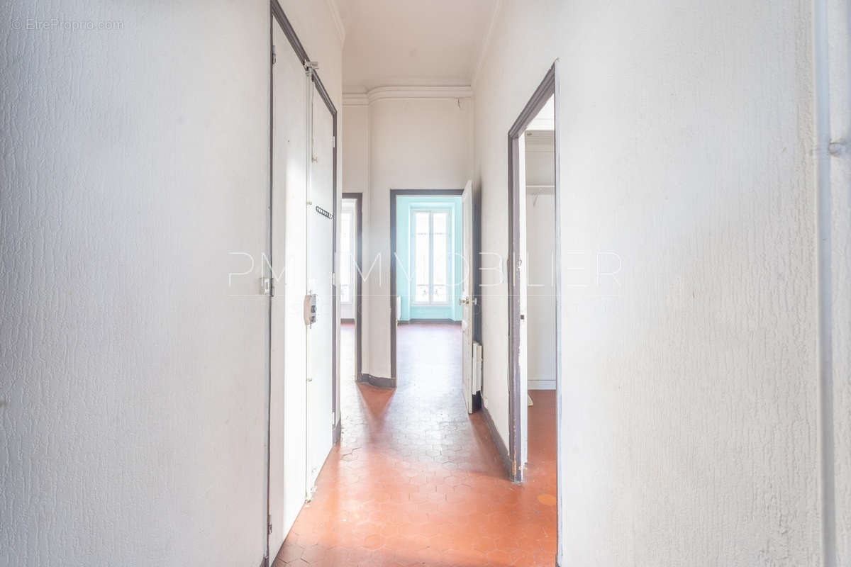 Appartement à MARSEILLE-5E