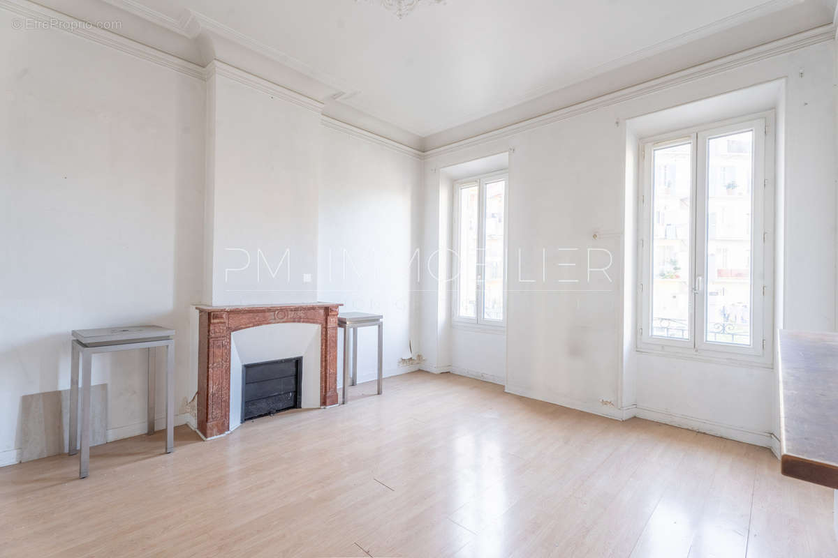 Appartement à MARSEILLE-5E