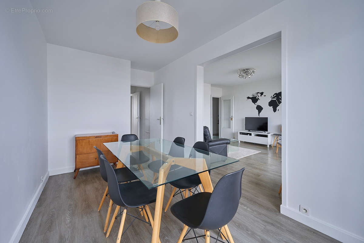 Appartement à COURBEVOIE