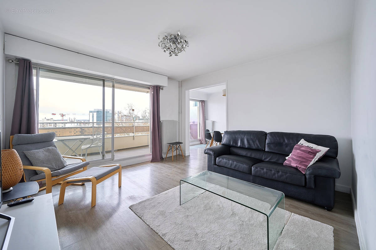 Appartement à COURBEVOIE