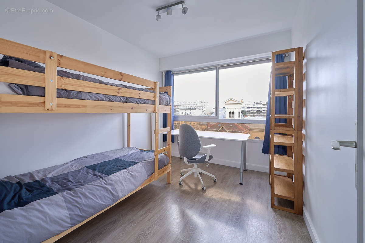 Appartement à COURBEVOIE