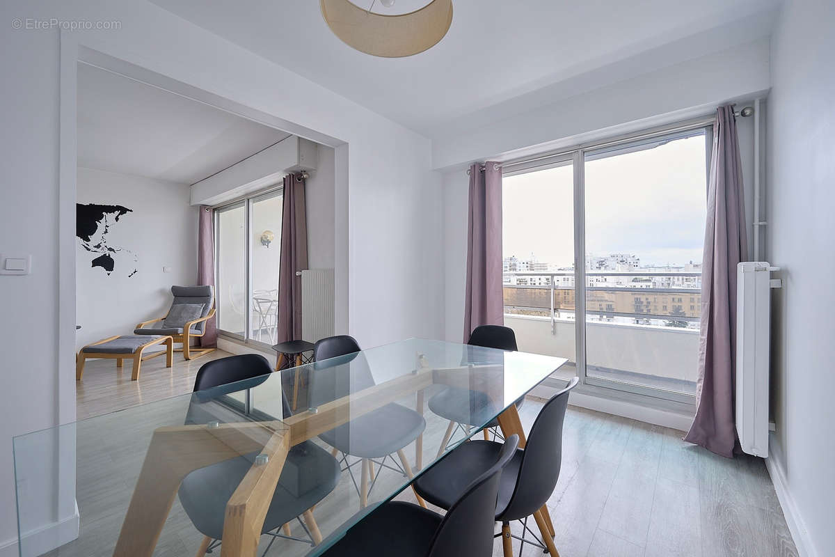 Appartement à COURBEVOIE