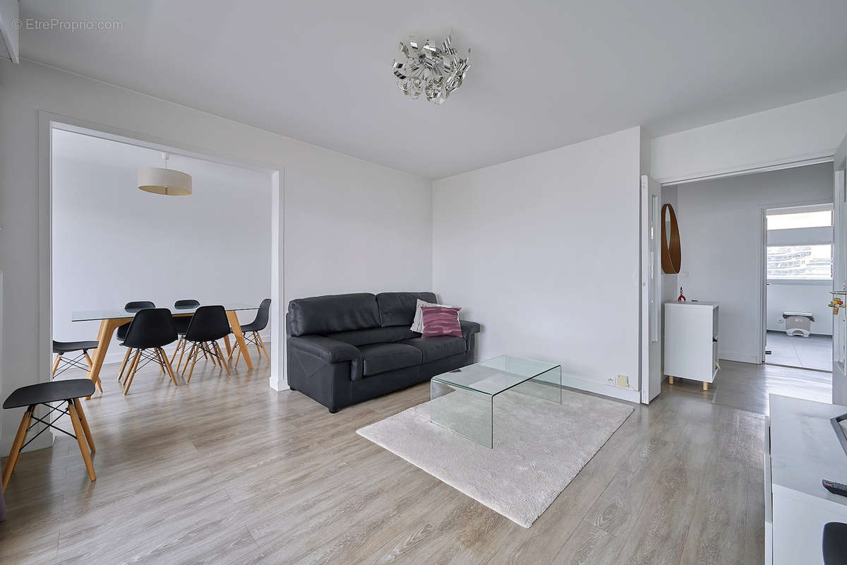 Appartement à COURBEVOIE