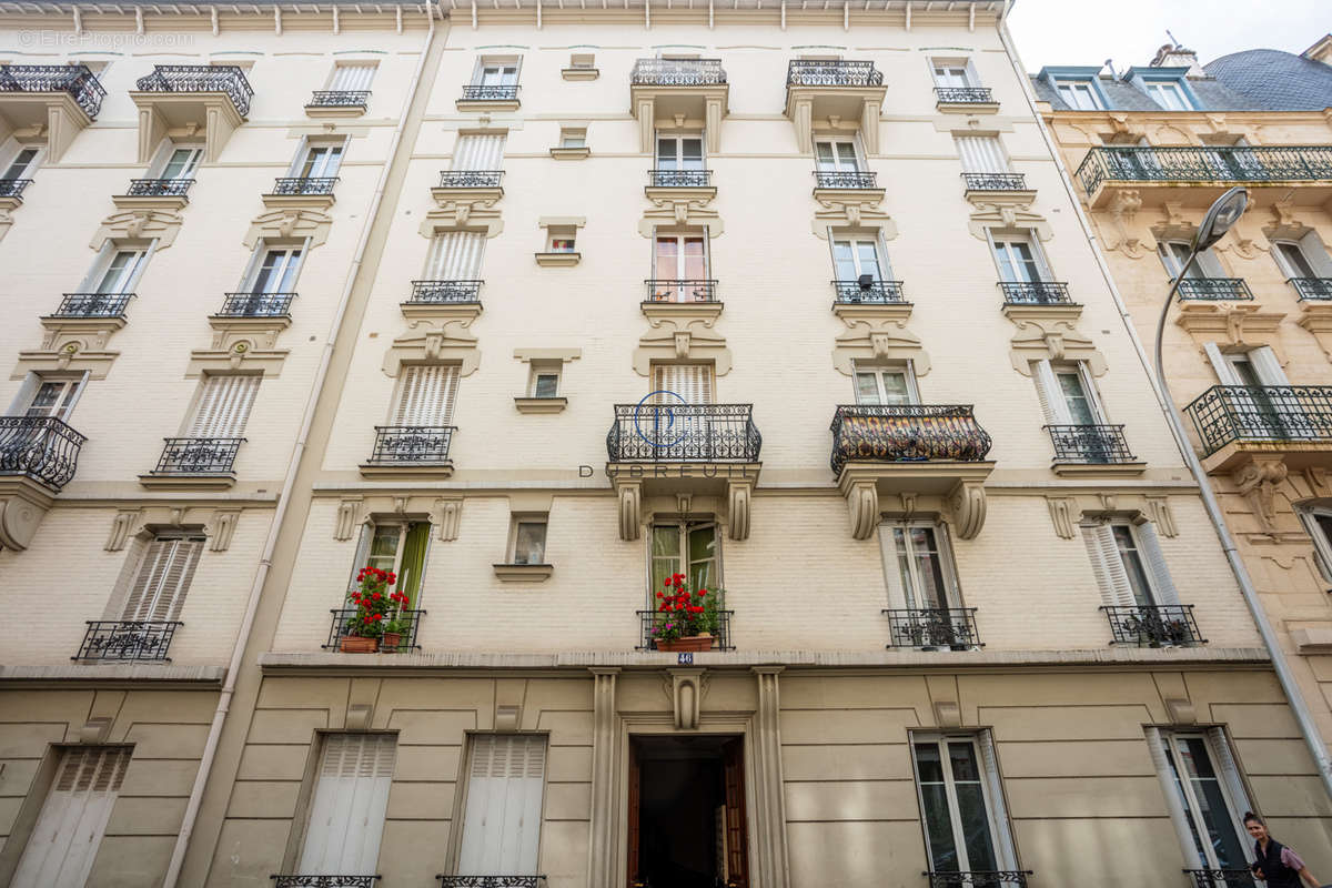 Appartement à COURBEVOIE