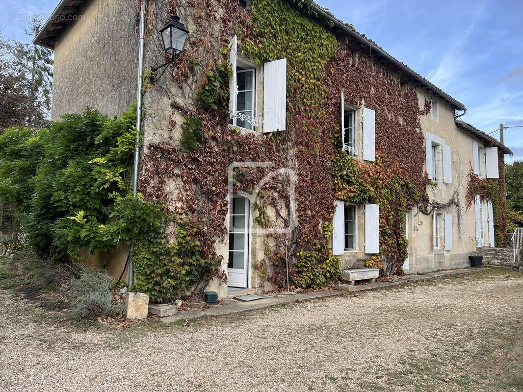 Maison à ROCHES-PREMARIE-ANDILLE