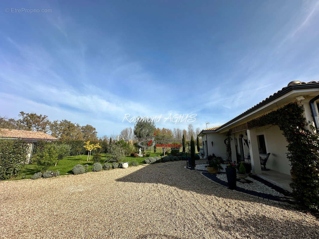 Maison à SAINT-EMILION