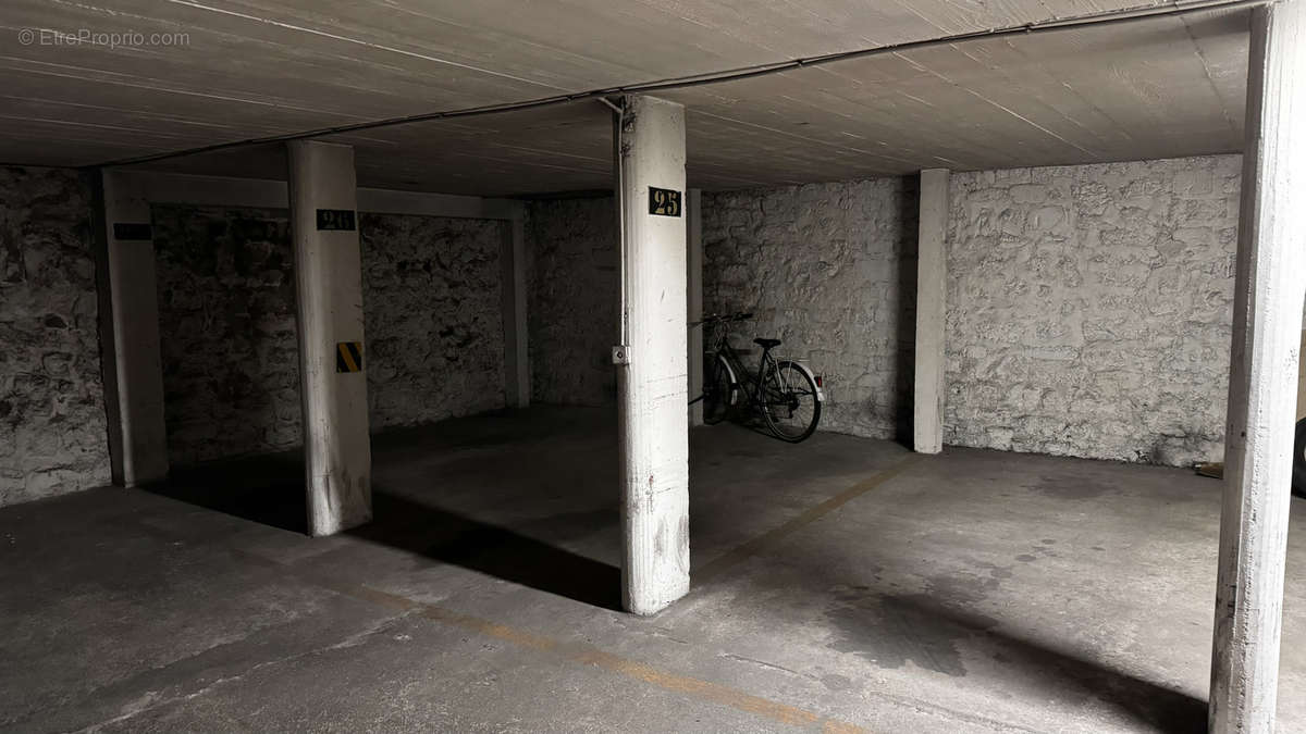 Parking à PARIS-10E