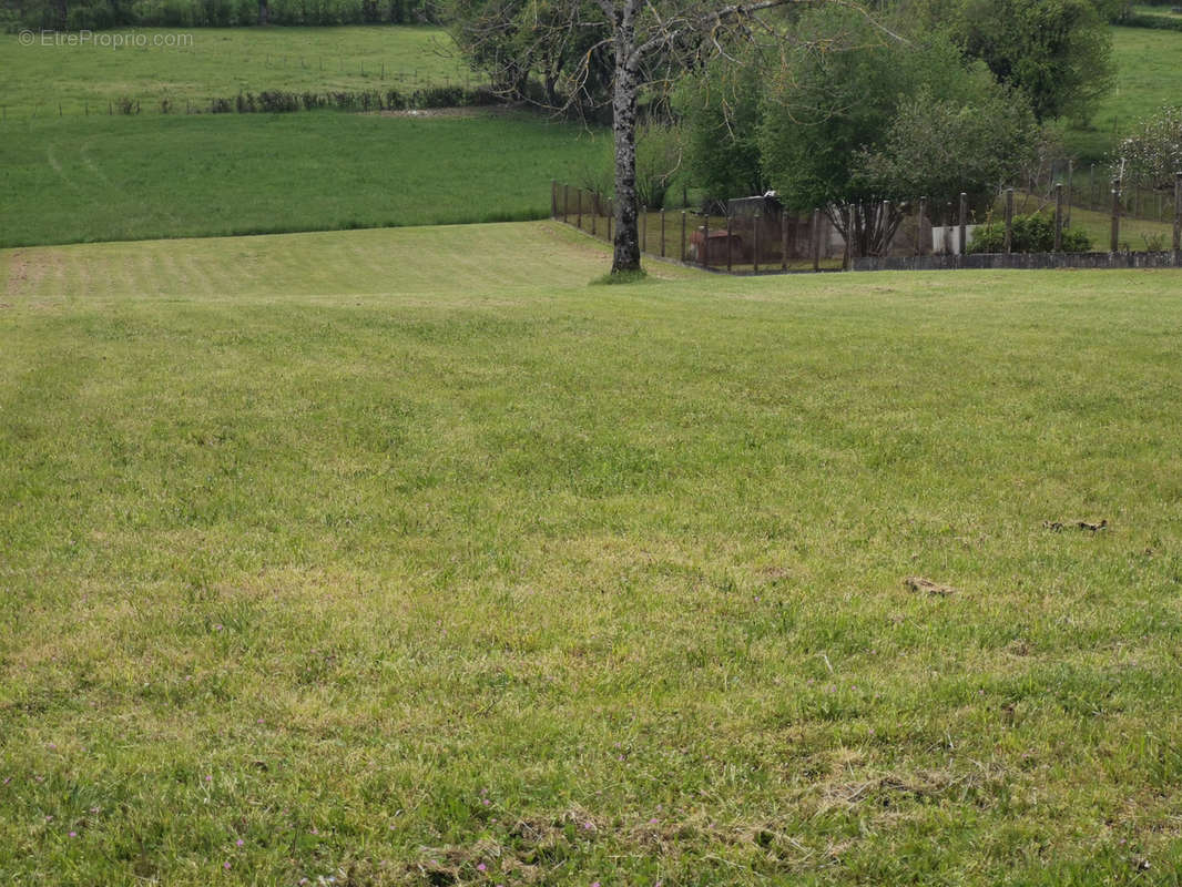 Terrain à BOUVESSE-QUIRIEU