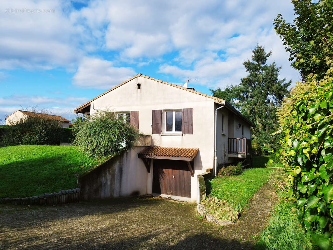 Maison à DAVEZIEUX