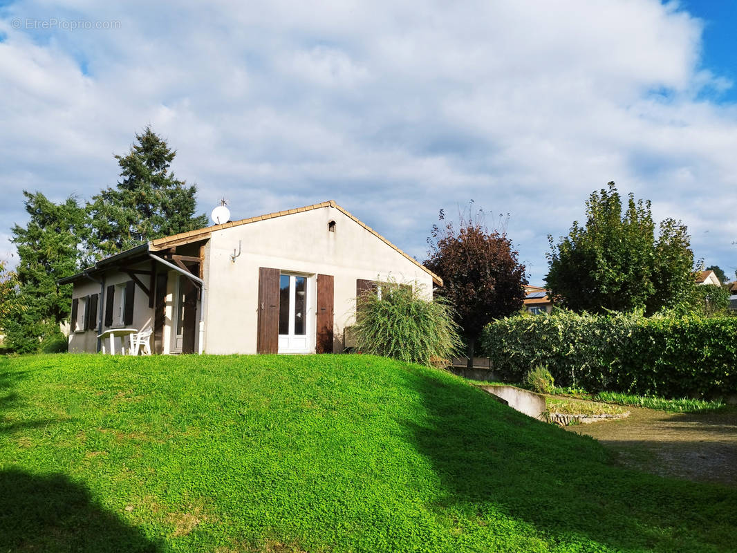 Maison à DAVEZIEUX