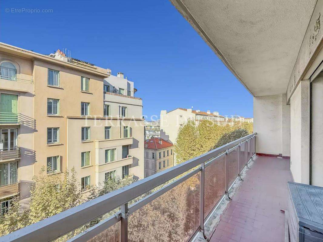 Appartement à MARSEILLE-7E