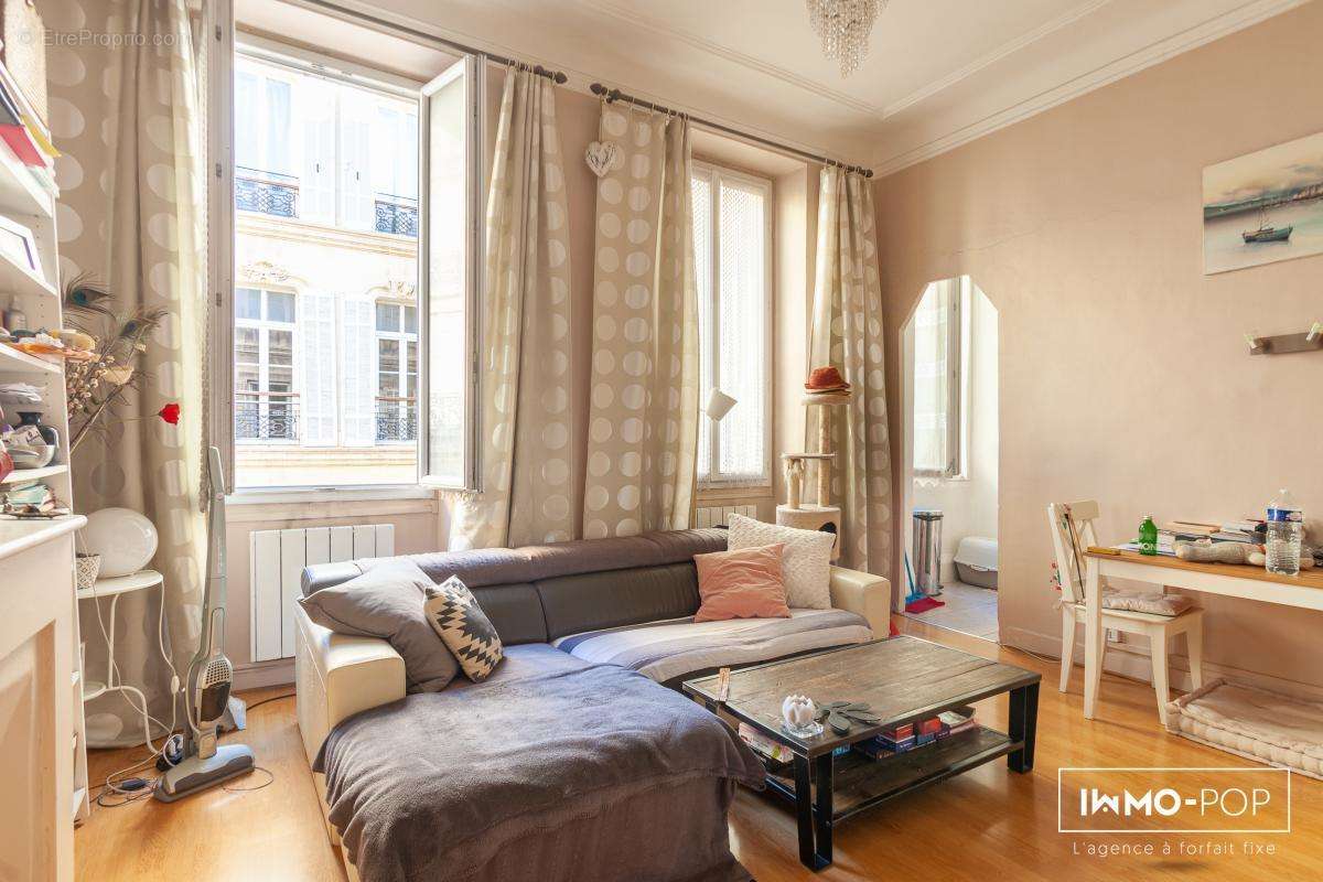 Appartement à MARSEILLE-5E