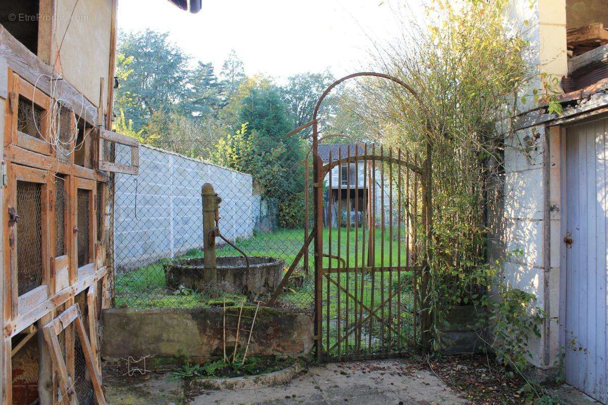 Maison à SAINT-GERVAIS-LES-TROIS-CLOCHERS