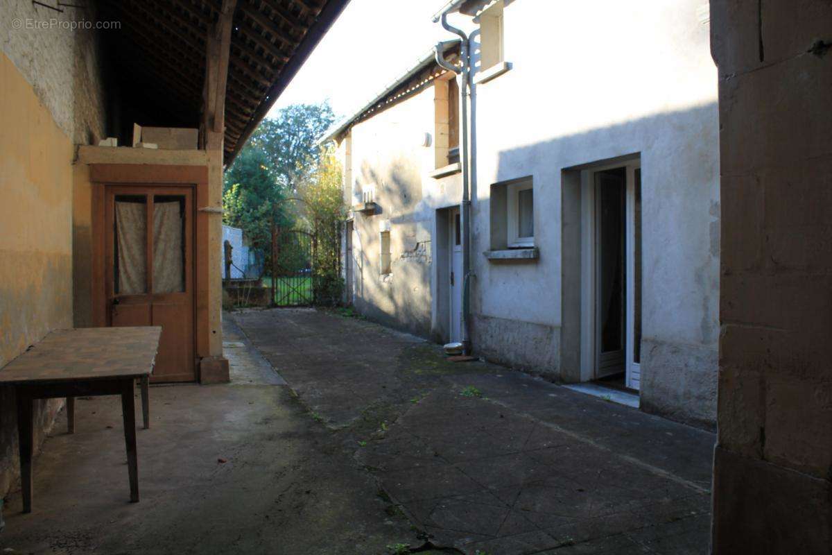 Maison à SAINT-GERVAIS-LES-TROIS-CLOCHERS