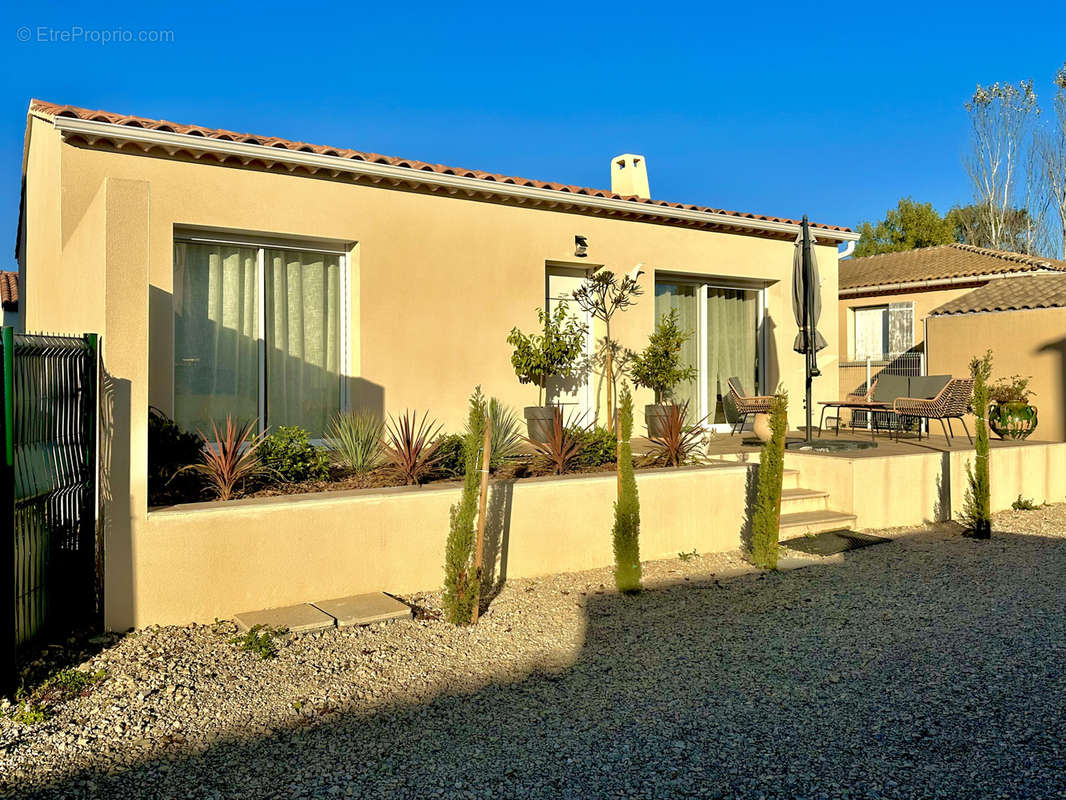 Maison à SAINTE-CECILE-LES-VIGNES